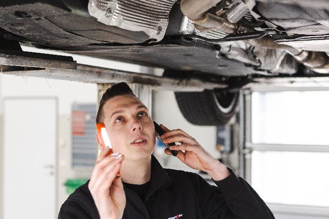 Wir%20sch%FCtzen%20ihr%20Fahrzeug%20vor%20Steinschlag%20und%20Rost%20mit%20der%20Unterbodenversiegelung.%20%20Jetzt%20in%20unseren%20Mobilit%E4tswelten%20informieren.