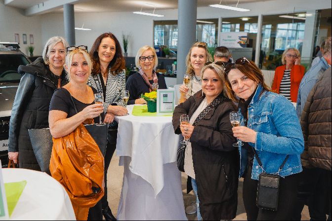 Am%20Weltfrauentag%20darf%20der%20Damen%20Besuch%20nicht%20fehlen.%20Vielen%20Dank%20f%FCrs%20vorbei%20schauen%20bei%20der%20Senker%20Fr%FChjahrs-Autoschau